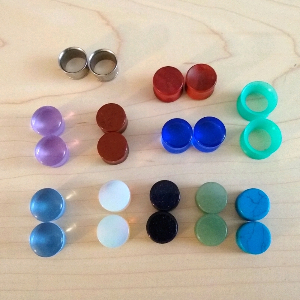 Lot of 11 1/2" gauged earrings: glass, metal, etc